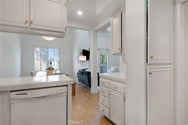 13220 Valleyheart Drive 305, Studio City, CA 91604