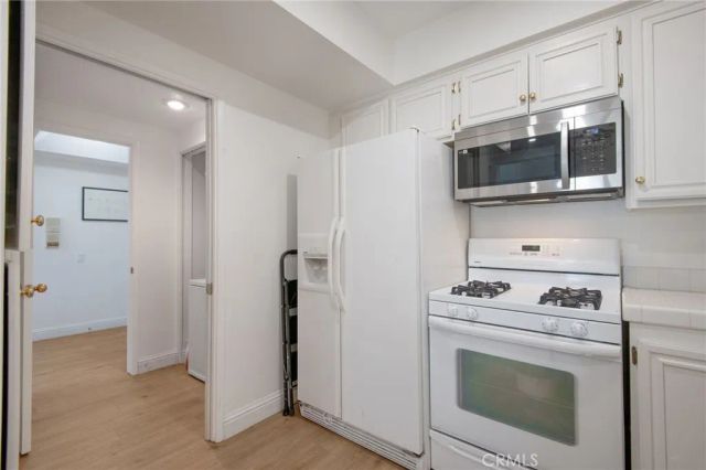 13220 Valleyheart Drive 305, Studio City, CA 91604