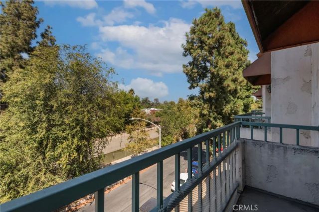 13220 Valleyheart Drive 305, Studio City, CA 91604