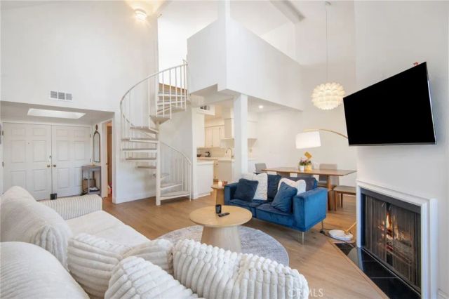13220 Valleyheart Drive 305, Studio City, CA 91604