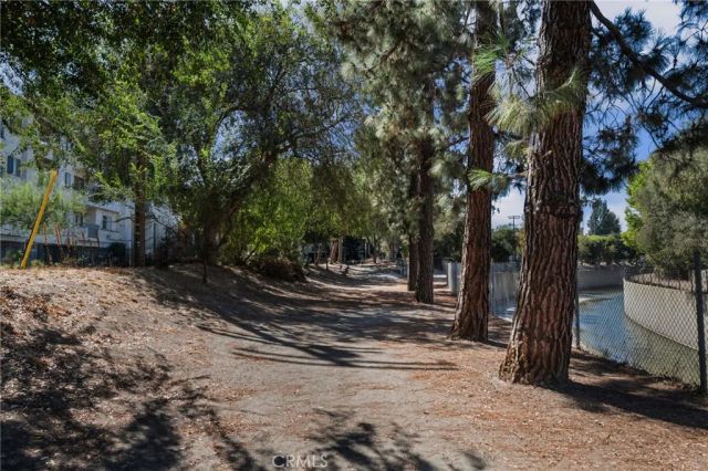13220 Valleyheart Drive 305, Studio City, CA 91604