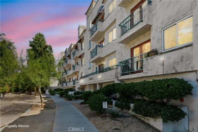13220 Valleyheart Drive 305, Studio City, CA 91604