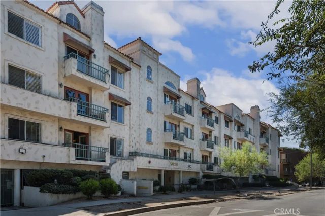 13220 Valleyheart Drive 305, Studio City, CA 91604