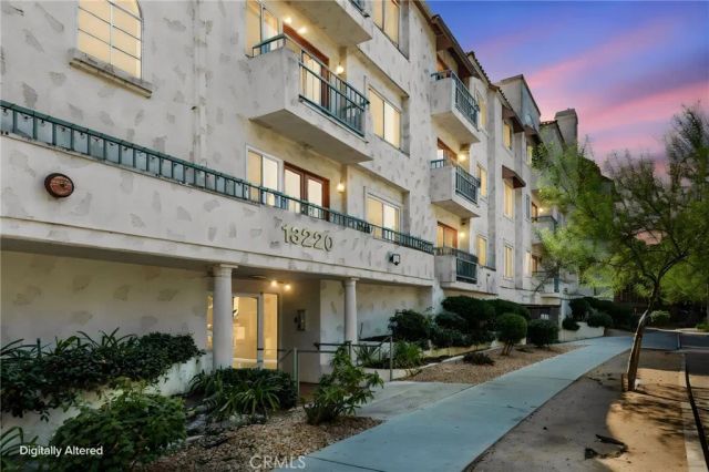 13220 Valleyheart Drive 305, Studio City, CA 91604