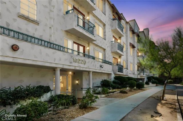 13220 Valleyheart Drive 305, Studio City, CA 91604