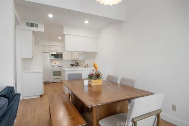 13220 Valleyheart Drive 305, Studio City, CA 91604