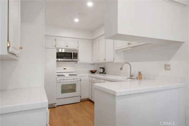 13220 Valleyheart Drive 305, Studio City, CA 91604