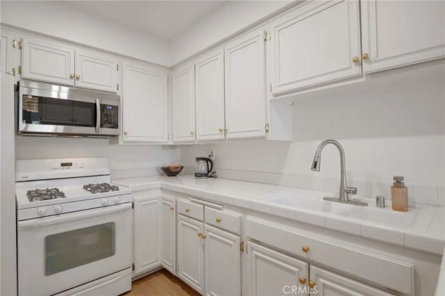 13220 Valleyheart Drive 305, Studio City, CA 91604