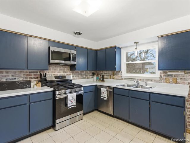 550 Johnson Street, Almont, MI 48003