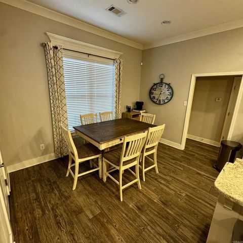 1717 Creekview, Sherwood, AR 72120