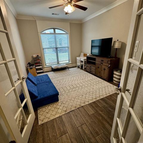 1717 Creekview, Sherwood, AR 72120