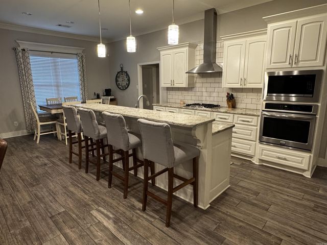 1717 Creekview, Sherwood, AR 72120