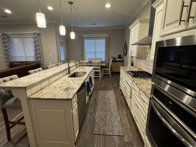 1717 Creekview, Sherwood, AR 72120