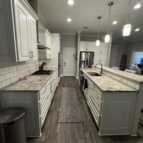 1717 Creekview, Sherwood, AR 72120