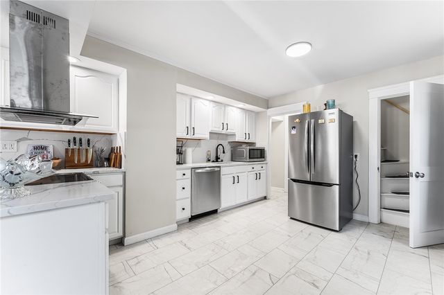 9 Lookout Avenue, North Providence, RI 02911
