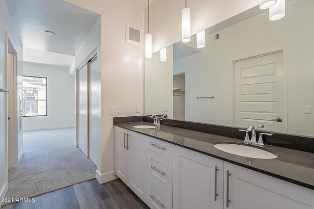 7300 E Earll Drive Unit 1016, Scottsdale, AZ 85251