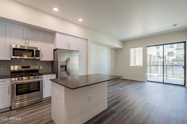 7300 E Earll Drive Unit 1016, Scottsdale, AZ 85251