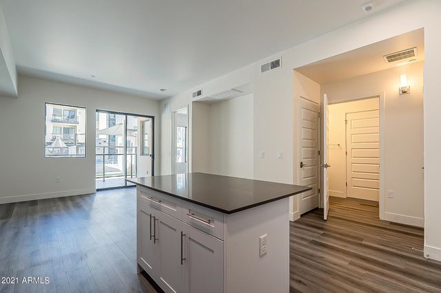 7300 E Earll Drive Unit 1016, Scottsdale, AZ 85251