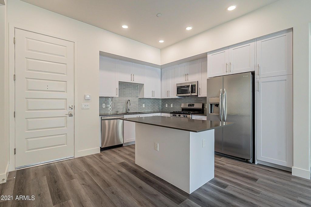 7300 E Earll Drive Unit 1016, Scottsdale, AZ 85251