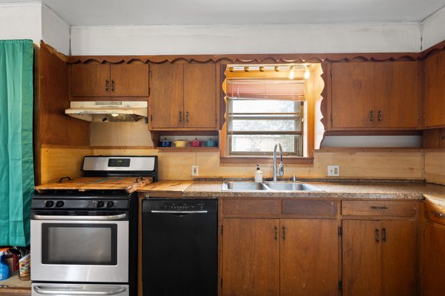 705 Pillar Street, Bowie, TX 76230