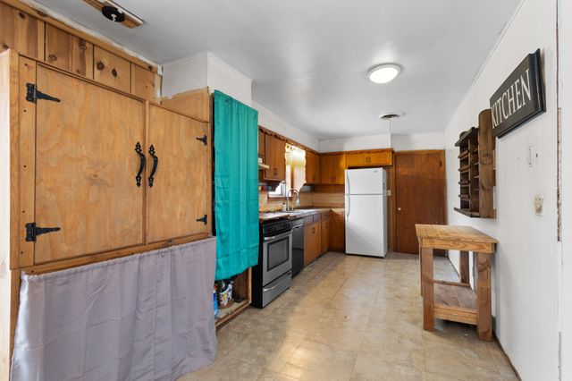 705 Pillar Street, Bowie, TX 76230