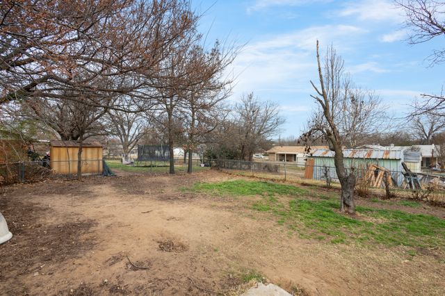 705 Pillar Street, Bowie, TX 76230