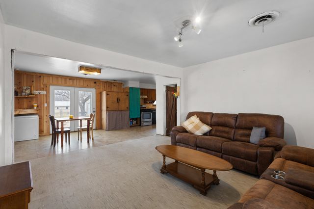 705 Pillar Street, Bowie, TX 76230