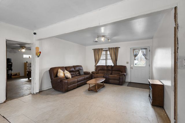 705 Pillar Street, Bowie, TX 76230