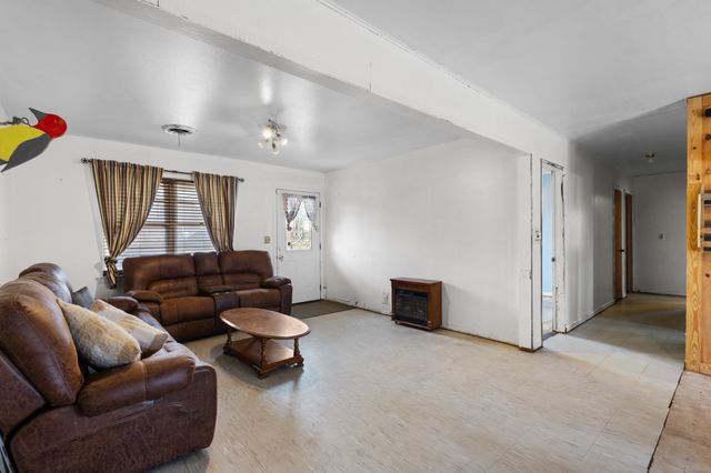 705 Pillar Street, Bowie, TX 76230