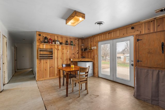 705 Pillar Street, Bowie, TX 76230