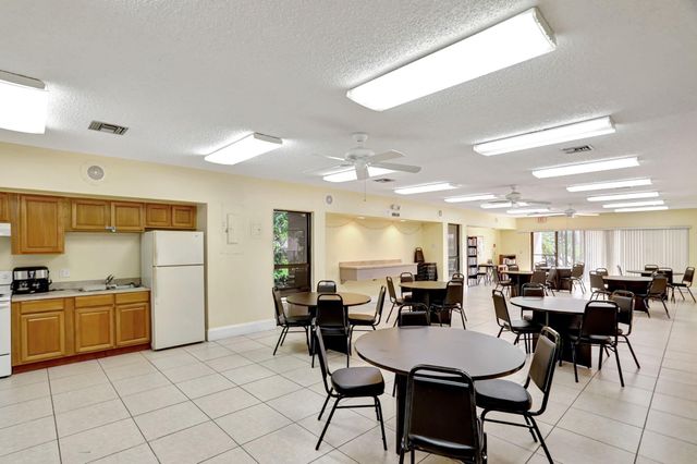 6722 Coral Lake Dr 6722, Margate, FL 33063