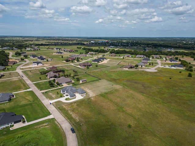 1099 Deerfield Drive, Wills Point, TX 75169