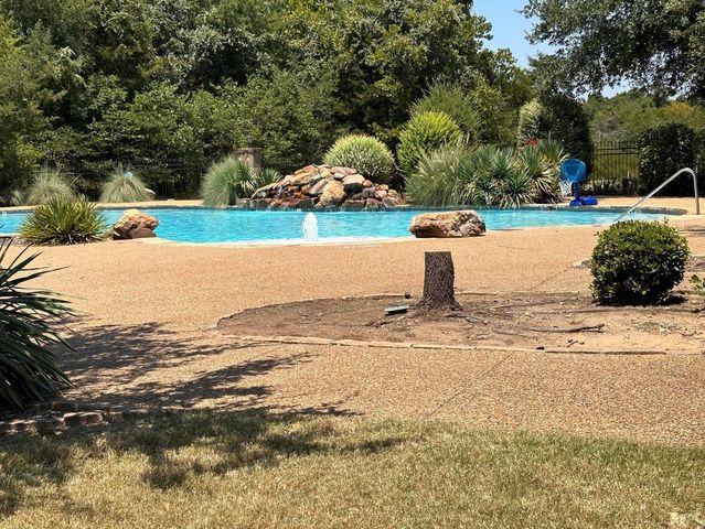 1099 Deerfield Drive, Wills Point, TX 75169