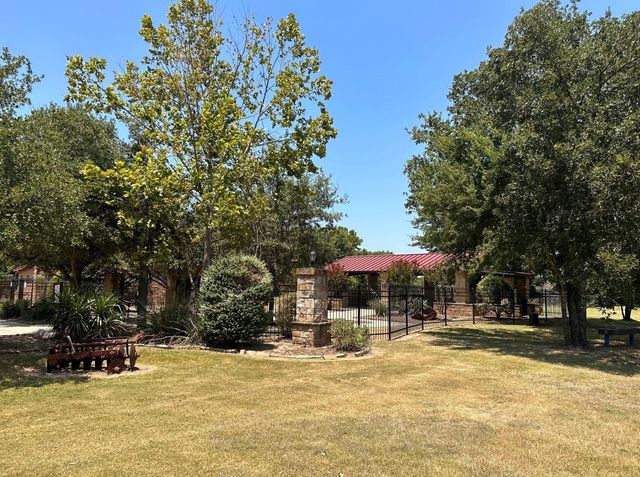 1099 Deerfield Drive, Wills Point, TX 75169