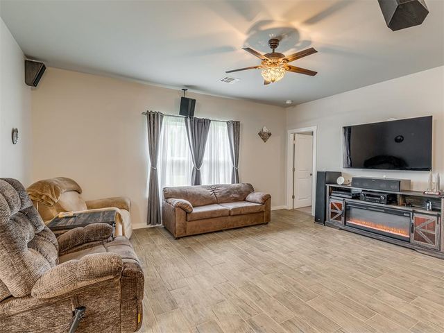 29261 Spur Circle, Mcloud, OK 74851