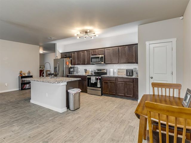 29261 Spur Circle, Mcloud, OK 74851