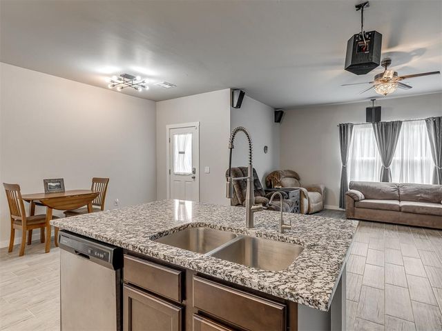 29261 Spur Circle, Mcloud, OK 74851