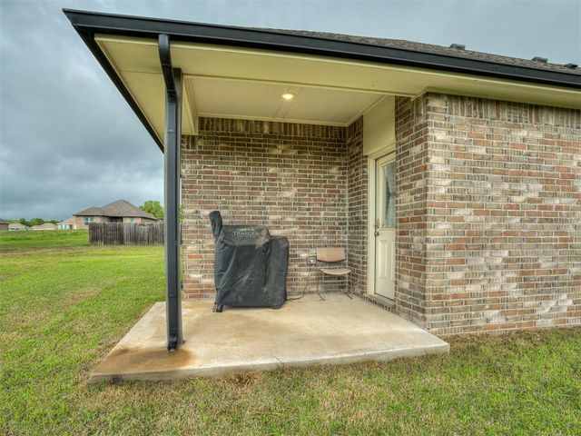 29261 Spur Circle, Mcloud, OK 74851