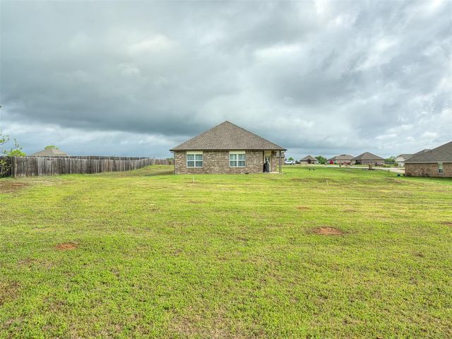 29261 Spur Circle, Mcloud, OK 74851