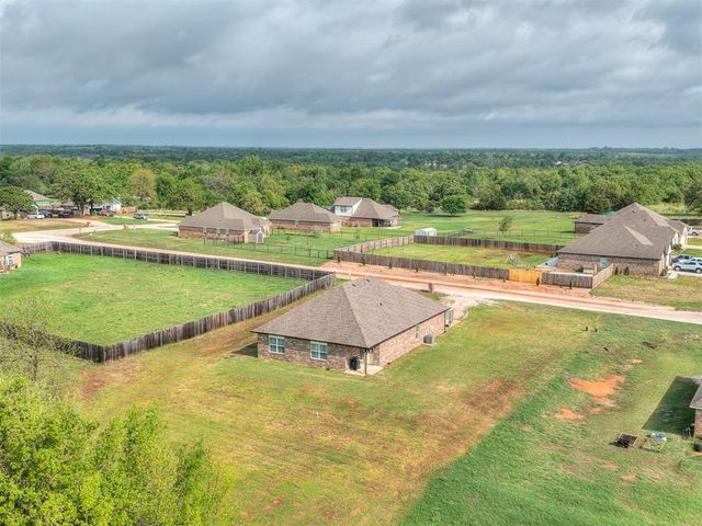 29261 Spur Circle, Mcloud, OK 74851