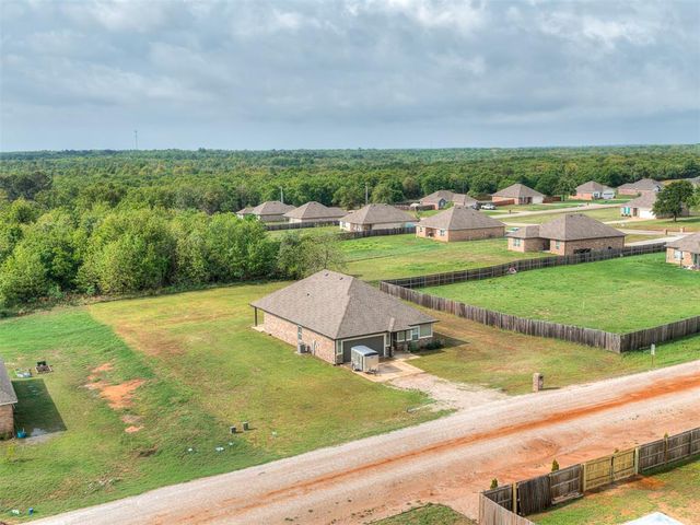 29261 Spur Circle, Mcloud, OK 74851