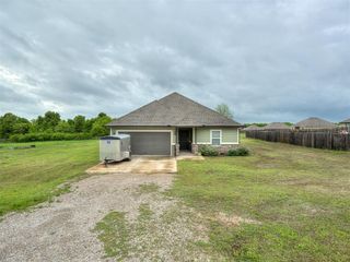 29261 Spur Circle, Mcloud, OK 74851