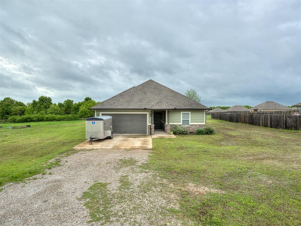 29261 Spur Circle, Mcloud, OK 74851