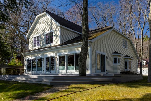 7753 Woodland Drive, Honor, MI 49640