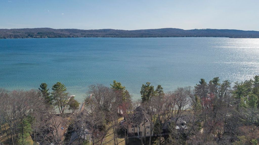 7753 Woodland Drive, Honor, MI 49640