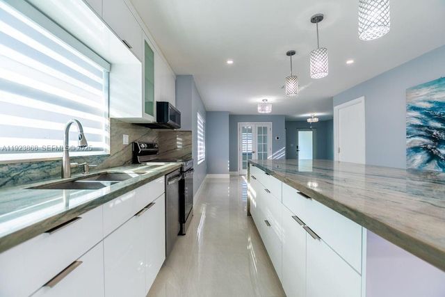 3425 SW 69th Ave, Miami, FL 33155