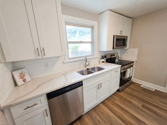 26 S Fairview CIR, Portsmouth, VA 23702