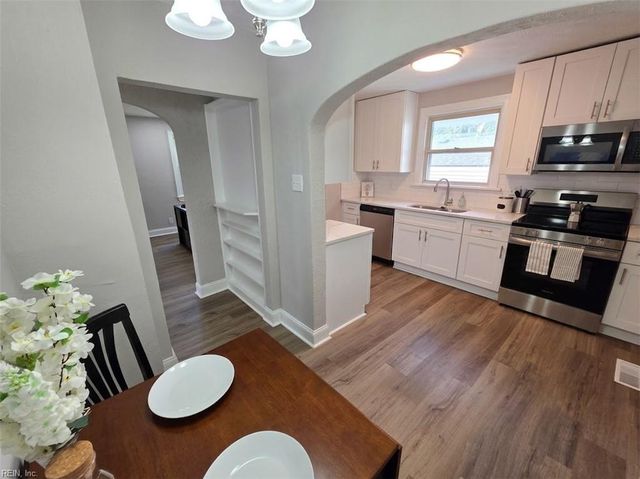 26 S Fairview CIR, Portsmouth, VA 23702