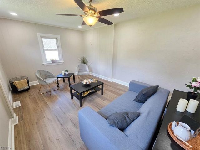 26 S Fairview CIR, Portsmouth, VA 23702