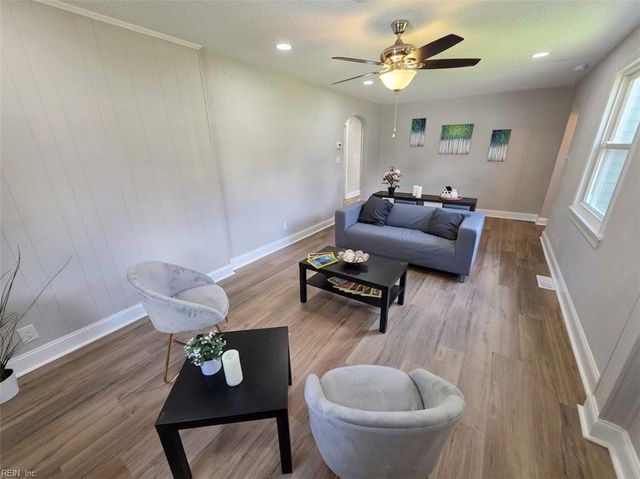 26 S Fairview CIR, Portsmouth, VA 23702